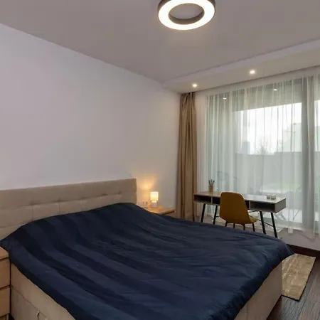 Apartmán Georgi's 1 Bedroom Quiet With Garage
