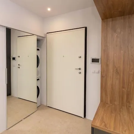 Georgi's 1 Bedroom Quiet With Garage Sofie