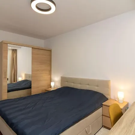 Georgi's 1 Bedroom Quiet With Garage Apartmán *
