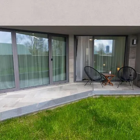 Georgi's 1 Bedroom Quiet With Garage