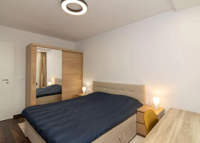 Georgi's 1 Bedroom Quiet With Garage Lejlighed *