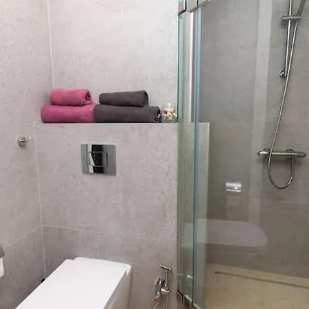 アパート Georgi's 1 Bedroom Quiet With Garage ソフィア