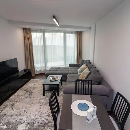 Georgi's 1 Bedroom Quiet With Garage ソフィア