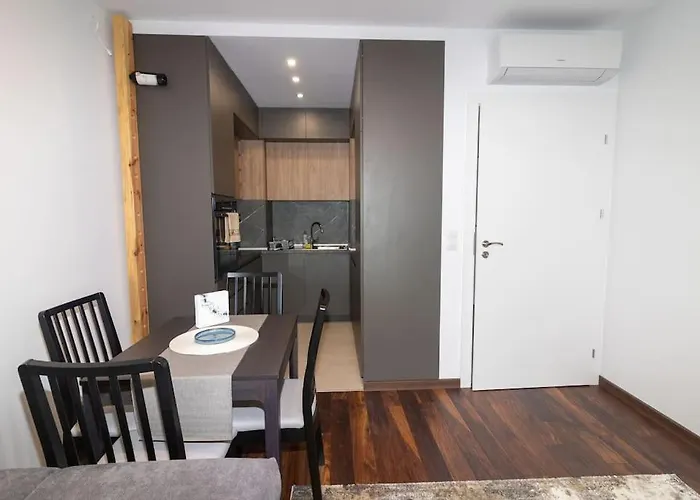 Apartment Georgi's 1 Bedroom Quiet With Garage *