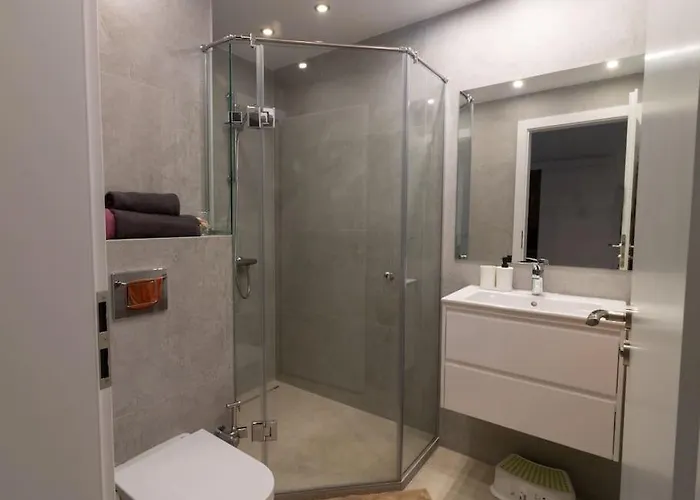 Georgi's 1 Bedroom Quiet With Garage Apartment Sofia