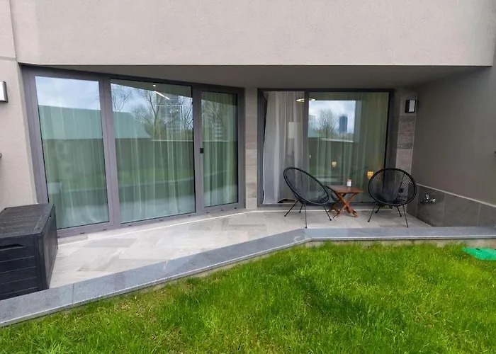 Georgi's 1 Bedroom Quiet With Garage